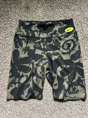 Nike Black and Olive Abstract Print Leggings